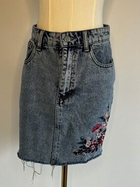 Audrey Parks Francesca’s Denim Embroidered Mini Skirt
